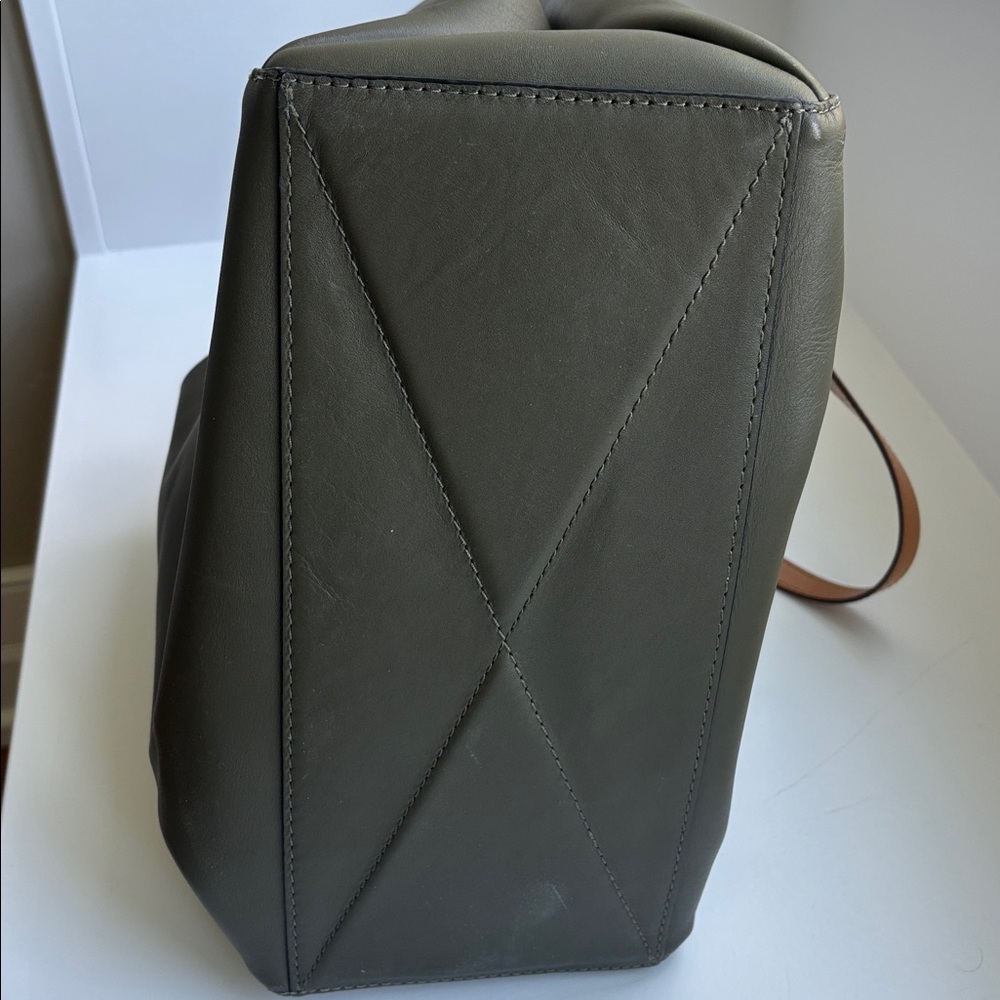 NWT Rag & Bone Olive/Black Tote with Tan Straps - Picture 4 of 11